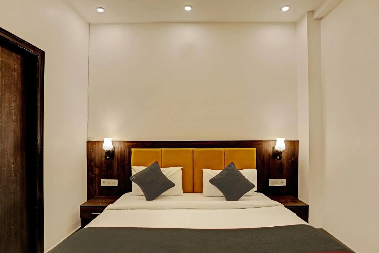 Hotel Sana New Delhi