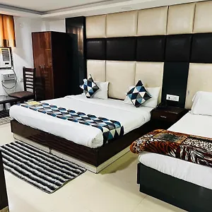 Отель Le Mount Plaza Near Igi Airport Delhi